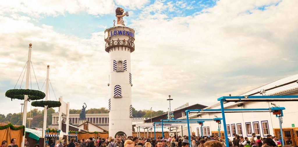 Oktoberfest Travelcircus Loewenbraeu